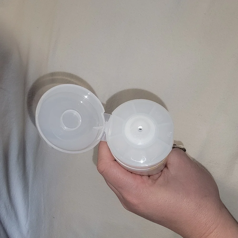 NWOT Honest Face And Body Lotion - Picture 5 of 5